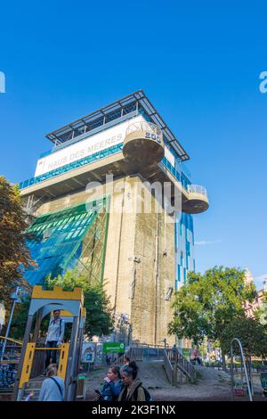 Wien, Vienna: Haus des Meeres public aquarium in former flak tower, climber at wall in 06. Mariahilf, Wien, Austria Stock Photo