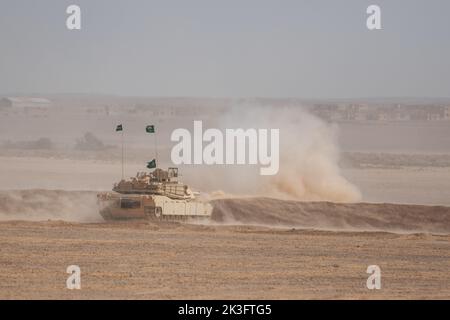 Soldiers from the Royal Saudi Land Forces, conduct armored assaults with their M1 Abrams tank during Exercise Eager Lion in Jordan, Sept. 11, 2022. Eager Lion 22 is a multilateral exercise hosted by the Hashemite Kingdom of Jordan, designed to exchange military expertise, and improve interoperability among partner nations. (U.S. Army photo by Sgt. Nicholas Ramshaw) Stock Photo