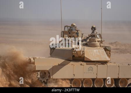 Soldiers from the Royal Saudi Land Forces, conduct armored assault movements with their M1 Abrams tank during Exercise Eager Lion in Jordan, Sept. 11, 2022. Eager Lion 22 is a multilateral exercise hosted by the Hashemite Kingdom of Jordan, designed to exchange military expertise, and improve interoperability among partner nations. (U.S. Army photo by Sgt. Nicholas Ramshaw) Stock Photo
