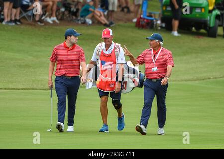 Charlotte, NC, USA. 25th Sep, 2022. Patrick Cantlay and Fred Couples talking during the Presidents Cup at Quail Hollow Club in Charlotte, NC. Brian Bishop/CSM/Alamy Live News Stock Photo