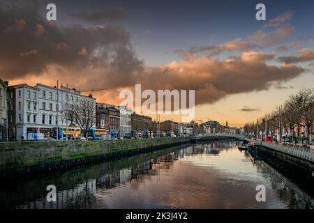 Dublin, November 2019 Early morning, sunrise, on busy Wellington Quay with a view on Hapenny Bridge crossing River Liffey Stock Photo