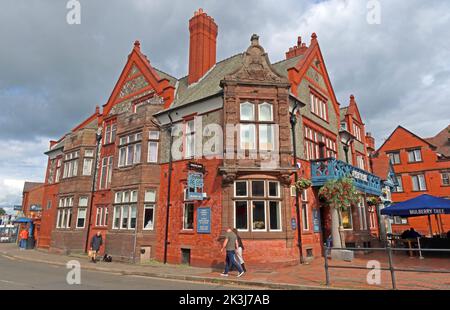 Mulberry Tree Inn, Victoria Square, Stockton Heath, Warrington, Cheshire, UK, WA4 2AF Stock Photo