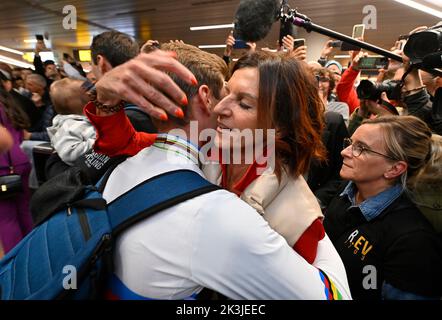 Belgian new world champion Remco Evenepoel and Remco's mother Agna Van Eeckhout pictured at the return of the Belgian delegation from the UCI Road World Championships Cycling 2022, in Wollongong, Australia, at Brussels Airport, in Zaventem, Tuesday 27 September 2022. Belgium returns with one golden, two silver and three bronze medals. BELGA PHOTO ERIC LALMAND Stock Photo