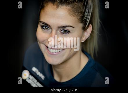 ARNHEM - Netherlands, 2022-09-27 14:12:25 ARNHEM - Portrait of handball player Estavana Polman during a press event at Papendal. The handball ladies of TeamNL are looking ahead to the first series of matches in the Golden League. ANP ROBIN VAN LONKHUIJSEN netherlands out - belgium out Stock Photo