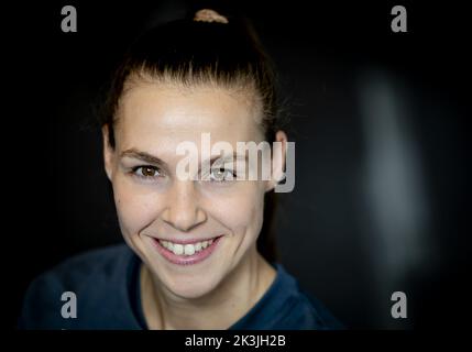 ARNHEM - Netherlands, 2022-09-27 14:18:57 ARNHEM - Portrait of handball player Inger Smits during a press event at Papendal. The handball ladies of TeamNL are looking ahead to the first series of matches in the Golden League. ANP ROBIN VAN LONKHUIJSEN netherlands out - belgium out Stock Photo