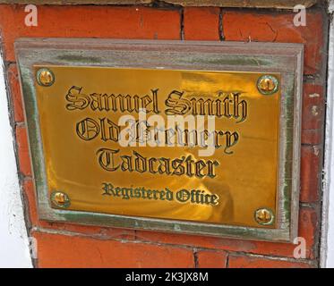 Brass plate, Samuel Smith, Old Brewery, Tadcaster, registered office, High St, Tadcaster, North Yorkshire, England, UK, LS24 9SB Stock Photo