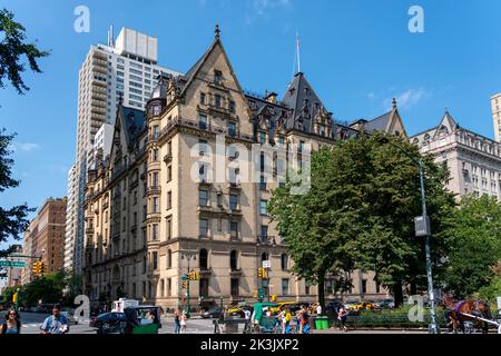 19.09.2022 1 W 72nd St, New York, NY 10023, USA The Dakota appartment crossroad Stock Photo