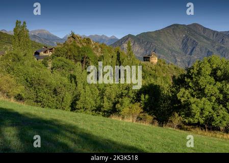 Romanesque church of Santa Eulàlia de Alendo, in the Alt Pirineu natural park, with the mountains of the Aigüestortes i Estany de Sant Maurici Park Stock Photo