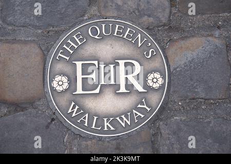 Windsor, Berkshire, UK. 27th September, 2022. A marker for the Queen's Walkway. Following the sad passing of Her Majesty the Queen, the Royal Mourning Period has now ended. After thousands of mourners flooded into Windsor to lay flowers, Windsor was much quieter today. Credit: Maureen McLean/Alamy Live News Stock Photo