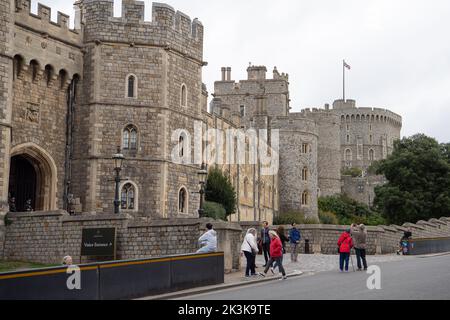 Windsor, Berkshire, UK. 27th September, 2022. Following the sad passing of Her Majesty the Queen, the Royal Mourning Period has now ended and so the Union Jack on the Rount Tower at Windsor Castle is no longer flying at half mast. Credit: Maureen McLean/Alamy Live News Stock Photo