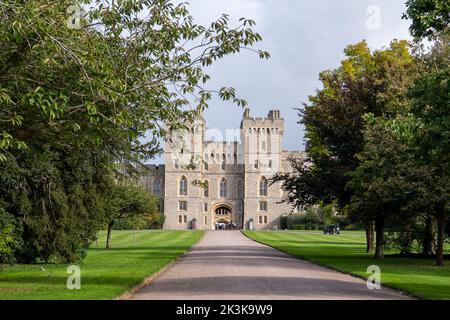 Windsor, Berkshire, UK. 27th September, 2022. Windsor Castle this morning. Following the sad passing of Her Majesty the Queen, the Royal Mourning Period has now ended. After thousands of mourners flooded into Windsor to lay flowers, Windsor was much quieter today. Credit: Maureen McLean/Alamy Live News Stock Photo