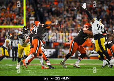 Cleveland, Ohio, USA. 22nd Sep, 2022. September 22nd, 2022 Cleveland Browns quarterback Jacoby Brissett (7) during Pittsburgh Steelers vs Cleveland Browns in Cleveland, OH at FirstEnergy Stadium. Jake Mysliwczyk/BMR (Credit Image: © Jake Mysliwczyk/BMR via ZUMA Press Wire) Stock Photo