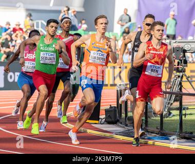 Djamel Sedjati, Tony Van Diepen and Adrián Ben competing in the 800m