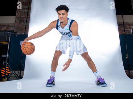 Dallas, TX, USA. 26th Sep, 2022. Dallas Mavericks guard Josh Green #8 poses during the Dallas Mavericks Media Day held at the American Airlines Center in Dallas, TX. Credit: csm/Alamy Live News Stock Photo