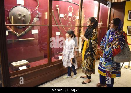 Lahore, Pakistan. 27th Sep, 2022. People visit a museum on World Tourism Day in Lahore, Pakistan, on Sept. 27, 2022. Pakistani President Arif Alvi said on Tuesday that the tourism sector played a vital role in the country's economic development and is an integral source of income for the people as well as relevant to the improvement of civic facilities in the far-flung areas of Pakistan. Credit: Sajjad/Xinhua/Alamy Live News Stock Photo