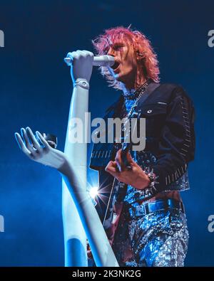 Milan, Italy, 27th Sep 2022. Machine Gun Kelly performs live Mediolanum Forum in Milan. Credits: Maria Laura Arturi/Alamy Live News Stock Photo