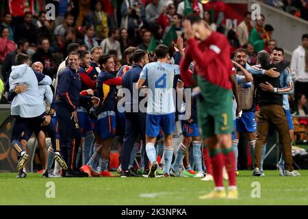 Lisbon, Portugal. 27th Sep, 2022. Players of Spain (back) celebrate after the League A Group 2 match against Portugal at the 2022 UEFA Nations League in Lisbon, Portugal, Sept. 27, 2022. Credit: Pedro Fiuza/Xinhua/Alamy Live News Stock Photo