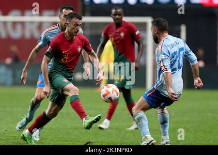 Lisbon, Portugal. 27th Sep, 2022. Diogo Jota (C) of Portugal competes during the League A Group 2 match against Spain at the 2022 UEFA Nations League in Lisbon, Portugal, Sept. 27, 2022. Credit: Pedro Fiuza/Xinhua/Alamy Live News Stock Photo