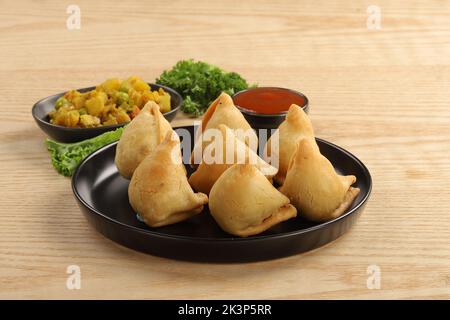 indian street food singara, samosha on plate,detail shot of a indian food singara on plate Stock Photo
