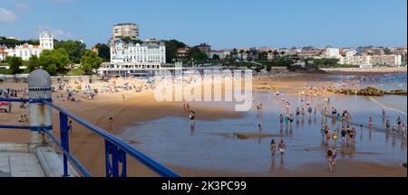 Crowded beach in Santander seaside, Spain Stock Photo