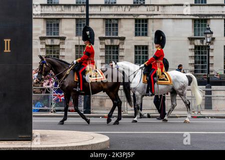 Mounted Guards Take Part In Queen Elizabeth 2nd's Funeral Procession, Whitehall, London, UK. Stock Photo
