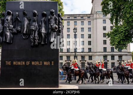 The Life Guards Pass The Women Of World War 2 Monument As They Take Part In The Queen Elizabeth II Funeral Procession, Whitehall, London, UK. Stock Photo