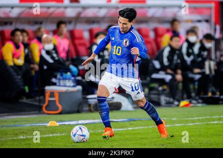 Duesseldorf, Germany. 27th Sep, 2022. Soccer: Internationals, Ecuador - Japan, Merkur Spiel-Arena: Japan's Takumi Minamino. Credit: Rolf Vennenbernd/dpa/Alamy Live News Stock Photo