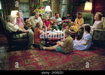 B.J. Hopper, Elle Fanning, Jeff Daniels, Annasophia Robb, Dave Matthews, Cicely Tyson, Eva Marie Saint, Courtney Jines, Nick Price & Luke Benward Film: Because Of Winn-Dixie (USA 2005) Characters: Mr. Alfred,Sweetie Pie Thomas,,Preacher,Opal,Otis,Gloria,Miss Franny,Amanda Wilkinson,Dunlap Dewberry & Stevie Dewberry  / Literaturverfilmung (Based On The Book By Kate Dicamillo) Director: Wayne Wang 26 January 2005   **WARNING** This Photograph is for editorial use only and is the copyright of 20ZH CENTURY FOX and/or the Photographer assigned by the Film or Production Company and can only be repro Stock Photo