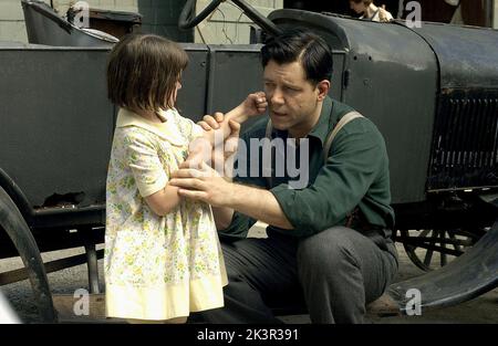 Ariel Waller & Russell Crowe Film: Cinderella Man (USA 2005) Characters: Rosemarie Braddock & Jim Braddock  Director: Ron Howard 23 May 2005   **WARNING** This Photograph is for editorial use only and is the copyright of UNIVERSAL PICTURES and/or the Photographer assigned by the Film or Production Company and can only be reproduced by publications in conjunction with the promotion of the above Film. A Mandatory Credit To UNIVERSAL PICTURES is required. The Photographer should also be credited when known. No commercial use can be granted without written authority from the Film Company. Stock Photo