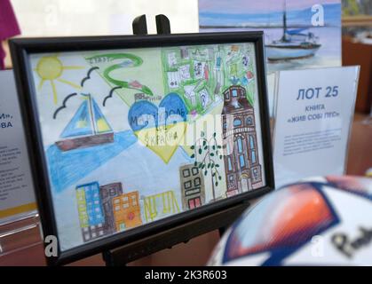 Non Exclusive: KYIV, UKRAINE - SEPTEMBER 27, 2022 - One of the lots is pictured during the WHERE ARE YOU? charity auction at the Ukrainian House held Stock Photo