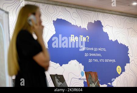 Non Exclusive: KYIV, UKRAINE - SEPTEMBER 27, 2022 - The WHERE ARE YOU? charity auction takes place at the Ukrainian House to celebrate Mariupol City D Stock Photo