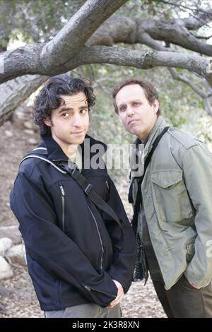 David Krumholtz & Peter Macnicol Television: Numb3rs; Numbers (TV-Serie) Characters: Charlie Eppes, Dr. Larry Fleinhardt  Usa 2005-2010, / 1. Staffel, Season 1 23 January 2005   **WARNING** This Photograph is for editorial use only and is the copyright of CBS and/or the Photographer assigned by the Film or Production Company and can only be reproduced by publications in conjunction with the promotion of the above Film. A Mandatory Credit To CBS is required. The Photographer should also be credited when known. No commercial use can be granted without written authority from the Film Company. Stock Photo