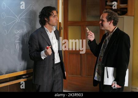 David Krumholtz & Peter Macnicol Television: Numb3rs; Numbers (TV-Serie) Characters: Charlie Eppes, Dr. Larry Fleinhardt  Usa 2005-2010, / 2. Staffel, Season 2 / Episode 2.07: 'Convergeance' 23 September 2005   **WARNING** This Photograph is for editorial use only and is the copyright of CBS and/or the Photographer assigned by the Film or Production Company and can only be reproduced by publications in conjunction with the promotion of the above Film. A Mandatory Credit To CBS is required. The Photographer should also be credited when known. No commercial use can be granted without written aut Stock Photo