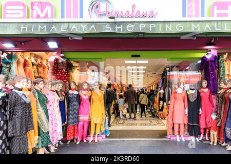 Himalaya Shopping Mall. Punjabi, Indian and Asian shops and people shopping in Southall High Street, Southall, West London, England, UK Stock Photo