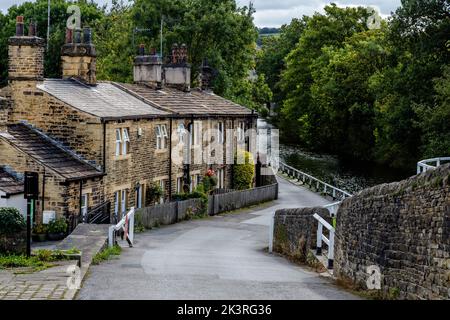 Dobson Lock Cottages next to the Leeds Liverpool Canal at Apperley Bridge, West Yorkshire. These former canal company cottages are Grade ll listed. Stock Photo