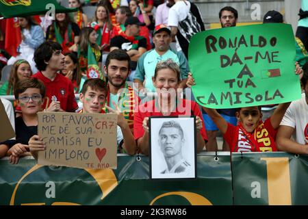 Braga, Portugal. 27th Sep, 2022. Cristiano Ronaldo fans during the UEFA Nations League Group A2 football match between Portugal and Spain, at the Municipal Stadium in Braga, Portugal, on September 27, 2022. (Credit Image: © Pedro Fiuza/ZUMA Press Wire) Stock Photo