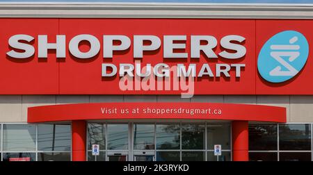 Shoppers Drug Mart Store front. Drugstore chain owned by Loblaw and around 1300 stores across Canada. HALIFAX, CANADA - AUG 2022 Stock Photo
