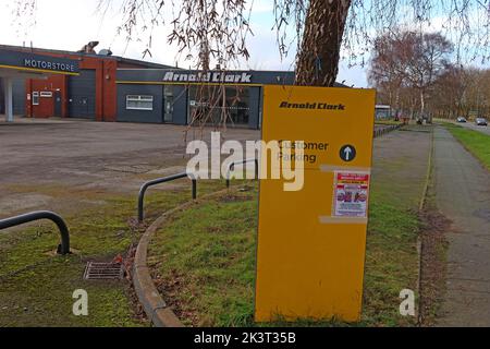 Arnold Clarke empty car showroom customer parking,  Farrell St, Warrington, Cheshire, England, UK,  WA1 2DL Stock Photo