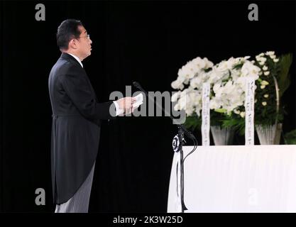 Tokyo, Japan. 27th Sep, 2022. Japanese Prime Minister Fumio Kishida pays his respects during the State Funeral for the late Prime Minister Shinzo Abe at the Nippon Budoka, September 27, 2022 in Tokyo, Japan. Credit: Prime Minister Japan/Japanese Prime Minister Office/Alamy Live News Stock Photo