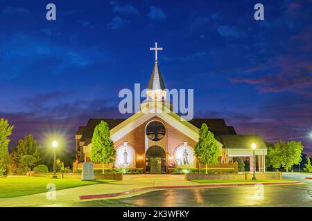 Twilight view of the St Monica Catholic Church at Edmond, Oklahoma Stock Photo