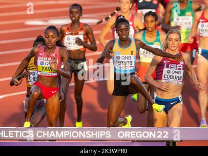 Norah Jeruto of Kazakstan and Winfred Mutile Yavi of Bahrain competing in the women’s 3000m steeplechase final at the World Athletics Championships, H Stock Photo