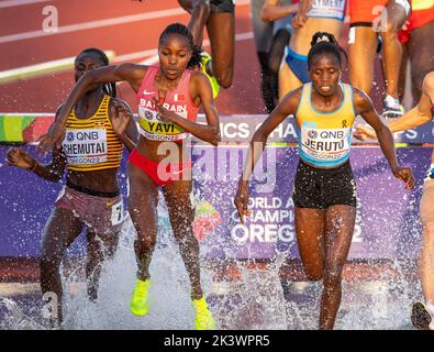 Norah Jeruto of Kazakstan and Winfred Mutile Yavi of Bahrain competing in the women’s 3000m steeplechase final at the World Athletics Championships, H Stock Photo