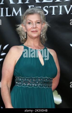 Avalon, USA. 23rd Sep, 2022. LOS ANGELES - SEP 23: Elaine Carmody at the 2022 Catalina Film Festival - Friday Red Carpet 9 23 22 at Casino on September 23, 2022 in Avalon, CA (Photo by Katrina Jordan/Sipa USA) Credit: Sipa USA/Alamy Live News Stock Photo