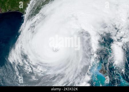 Hurricane Ian makes landfall at Cayo Costa near Fort Myers and Cape Coral along the Florida Gulf Coast on Wednesday afternoon, September 28, 2022. Stock Photo