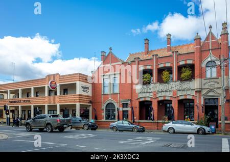 Historic buildings including Shamrock Hotel and Kyneton's former Bank of New South Wales along the main commercial street in town. Victoria, Australia. Stock Photo