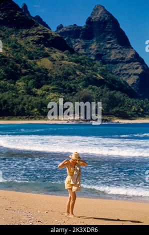 Solitary Woman walking along Beach, Hawaii, USA, Toni Frissell Collection, 1957 Stock Photo