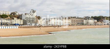 Hastings, united kingdom, 24, August 2022 panoramic  View of Hastings town and beach front from Hastings Pier. Stock Photo