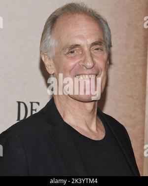 Los Angeles, USA. 28th Sep, 2022. Keith Carradine arrives at the DEAD FOR A DOLLAR Premiere held at the DGA in Los Angeles, CA on Wednesday, ?September 28, 2022. (Photo By Sthanlee B. Mirador/Sipa USA) Credit: Sipa USA/Alamy Live News Stock Photo