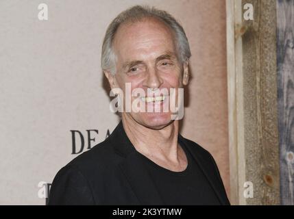 Los Angeles, USA. 28th Sep, 2022. Keith Carradine arrives at the DEAD FOR A DOLLAR Premiere held at the DGA in Los Angeles, CA on Wednesday, ?September 28, 2022. (Photo By Sthanlee B. Mirador/Sipa USA) Credit: Sipa USA/Alamy Live News Stock Photo