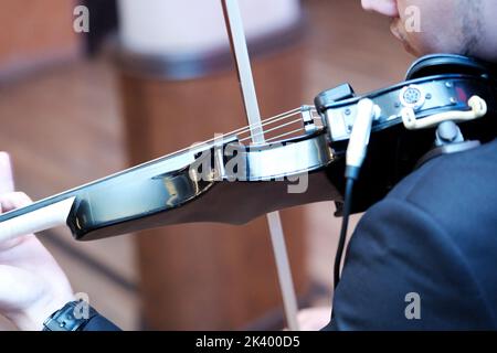 Young men playing violin at the wedding Stock Photo